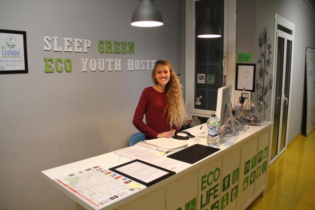 Sleep Green - Certified Eco Youth Hostel Barcelona Exterior foto